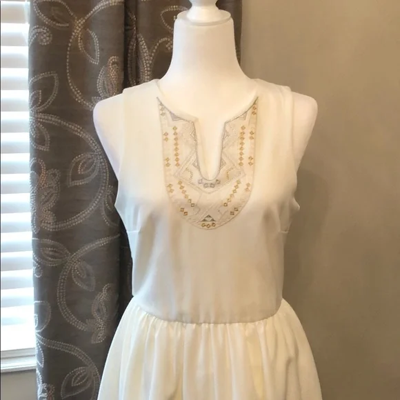 Francesca’s White Sleeveless Dress - Picture 4 of 13